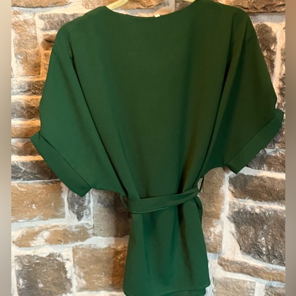 Donated SHEIN short sleeve v neck blouse with self tie belt green 2XL - Picture 8 of 9